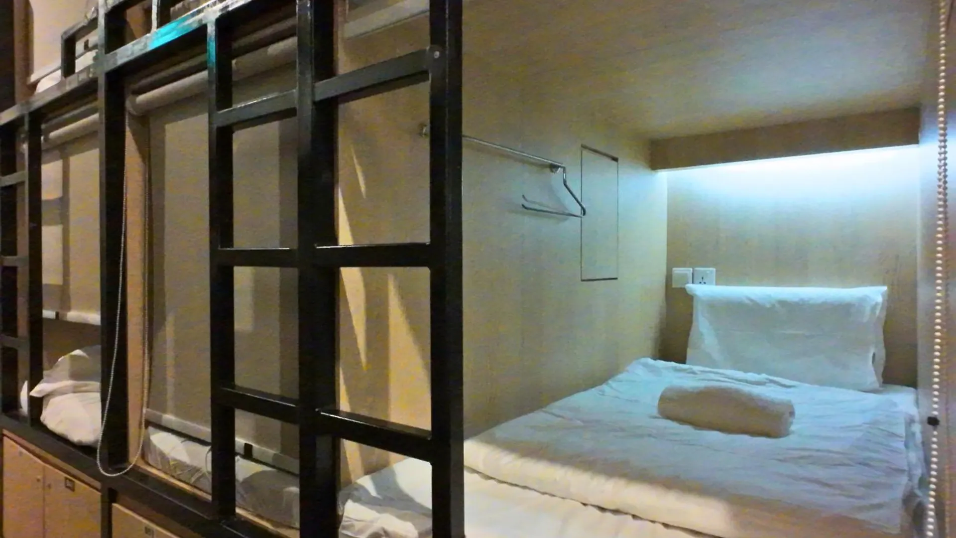 The Room @ Bugis Singapore Hotel a capsule