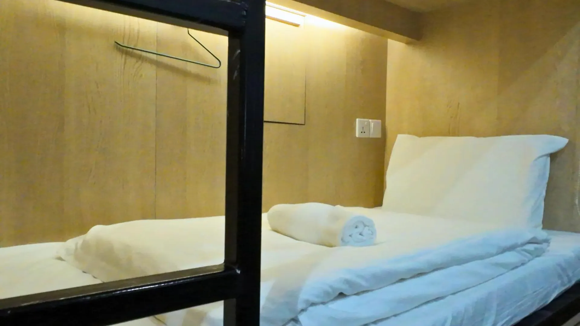 Hotel a capsule The Room @ Bugis Singapore