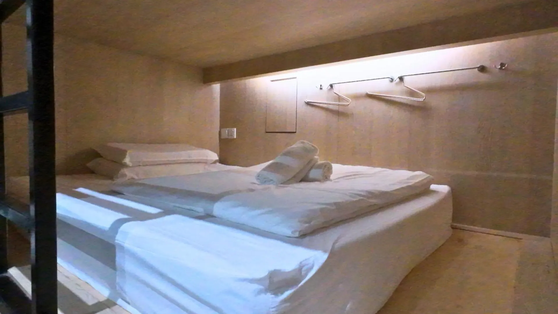 The Room @ Bugis Singapore Hotel a capsule