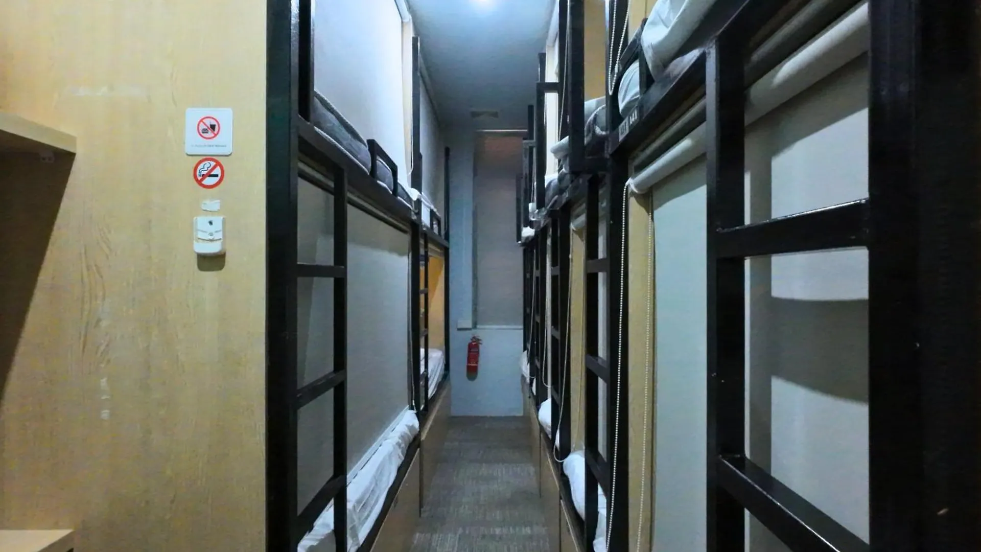 Hotel a capsule The Room @ Bugis Singapore