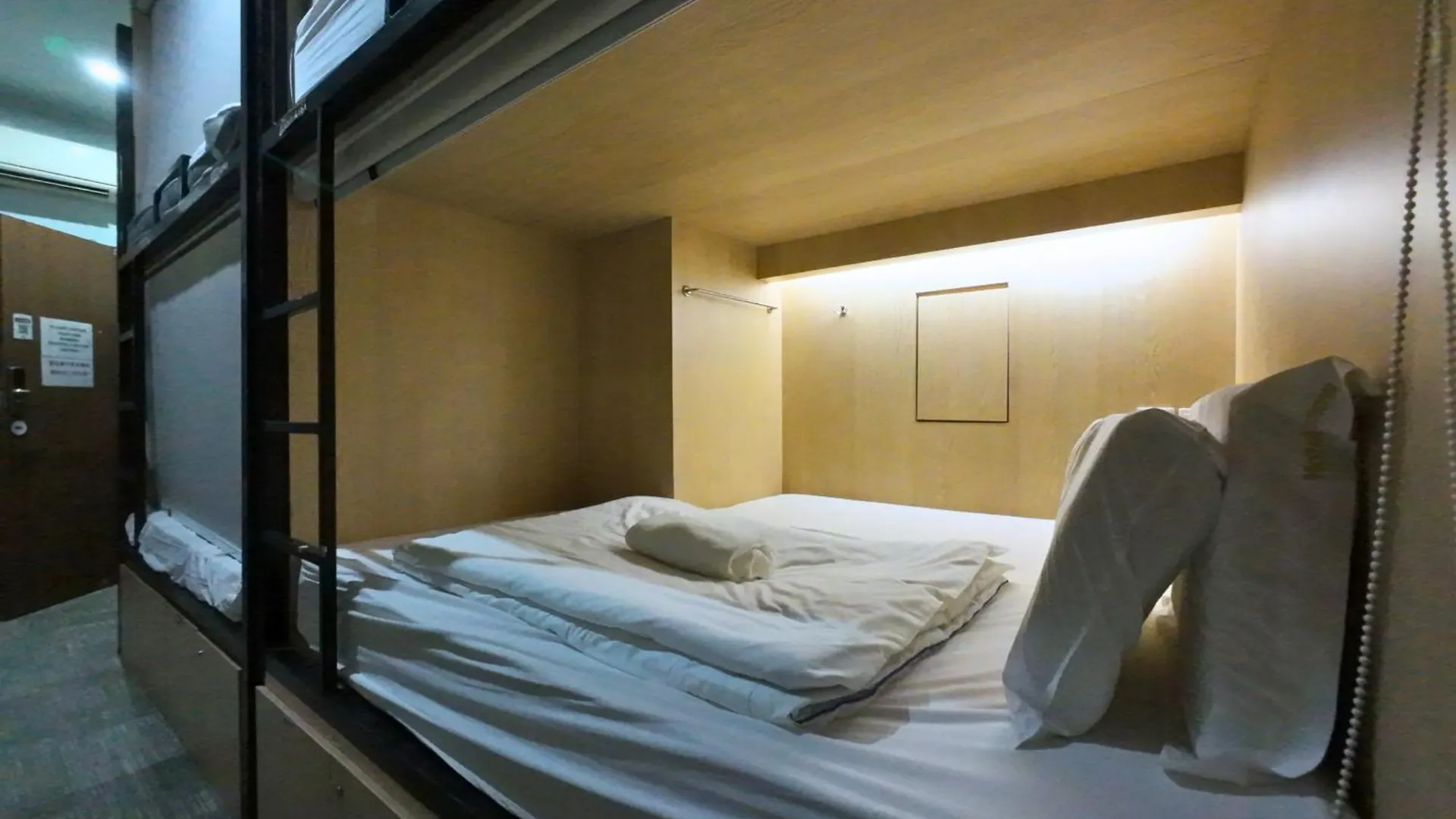 Hotel a capsule The Room @ Bugis Singapore Singapore